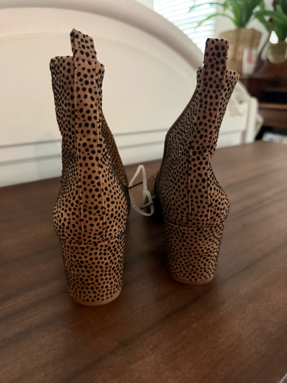 NWOB Gianni Bini Tan & Black Spotted Ankle Boots - Picture 3 of 5